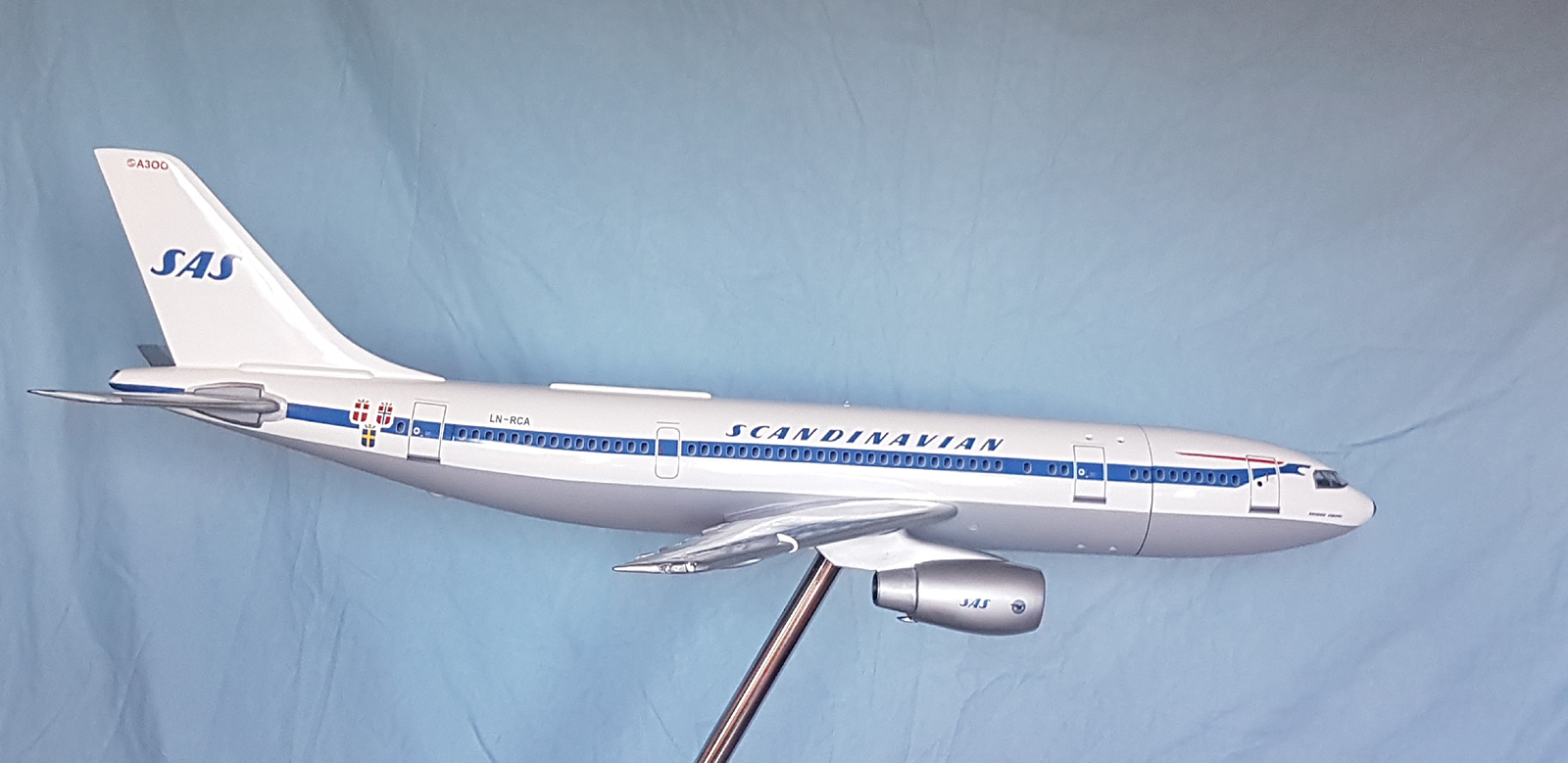 1/50 SAS Airbus A300 B2 Cutaway Model