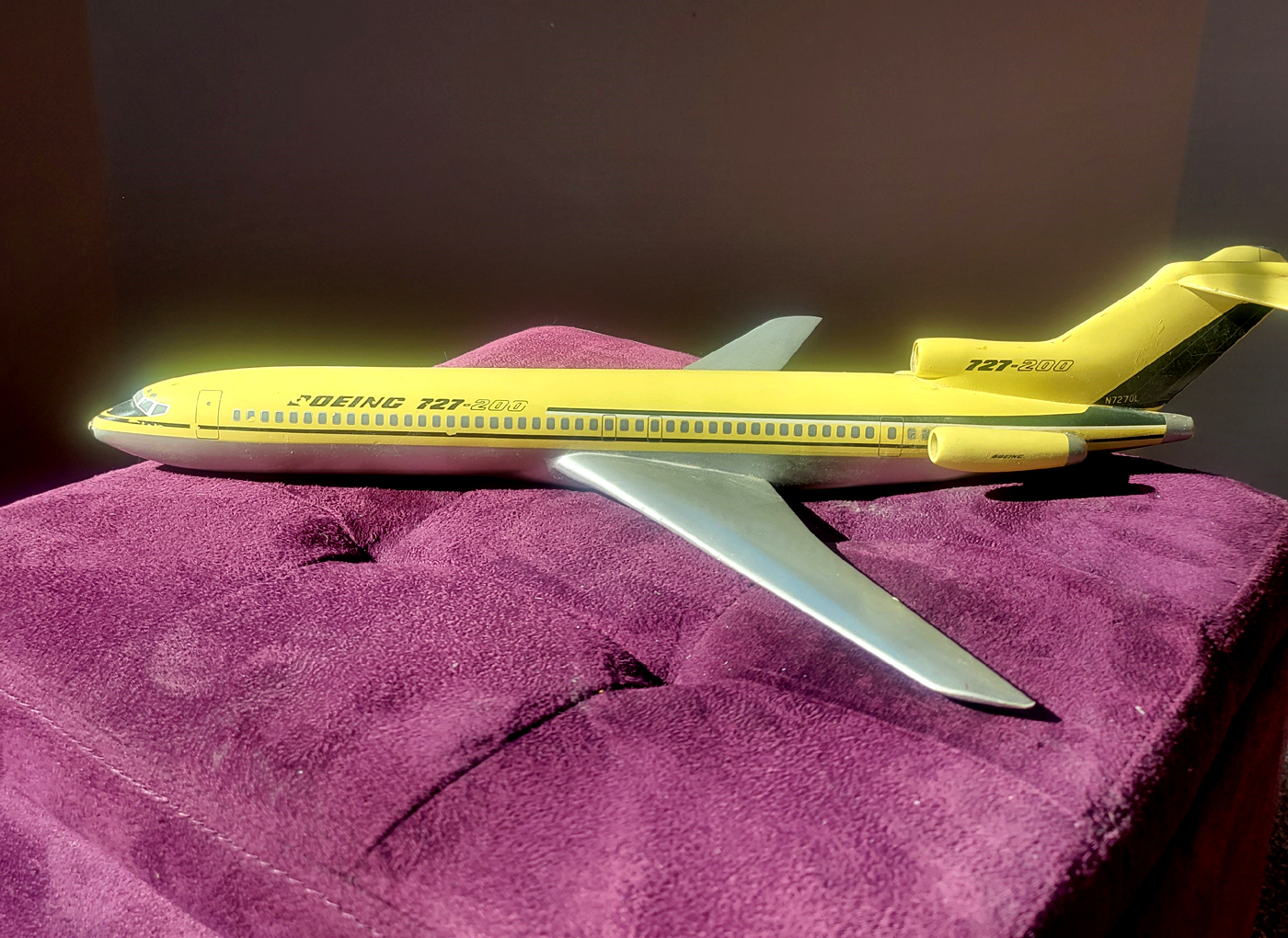 1/100 Boeing 727-200 House colours model for sale