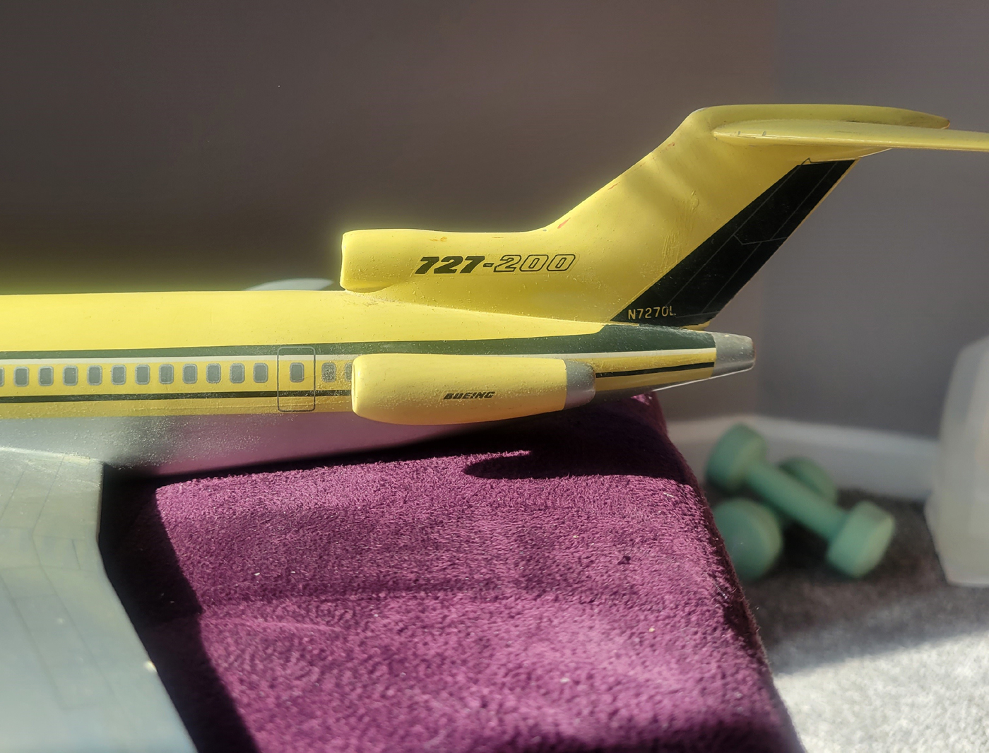 1/100 Boeing 727-200 House colours model for sale