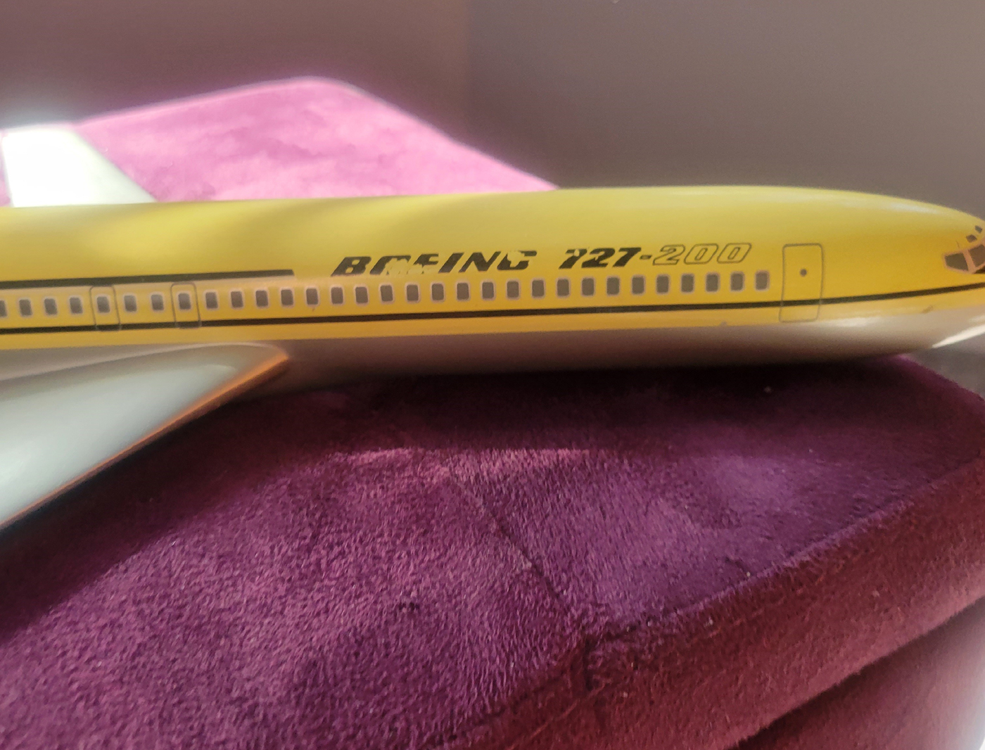 1/100 Boeing 727-200 House colours model for sale