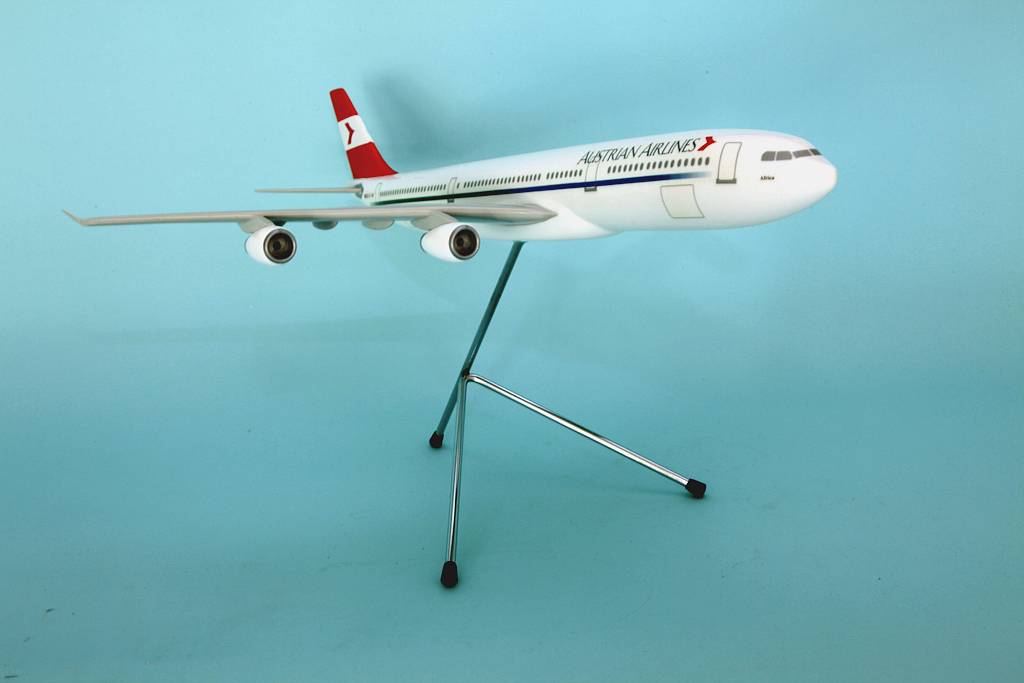 Airplast 1/100 Austrian Airbus A340 model for sale