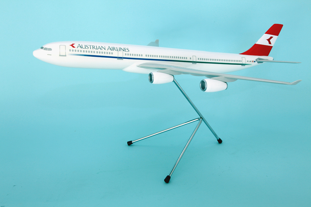 Airplast 1/100 Austrian Airbus A340 model for sale