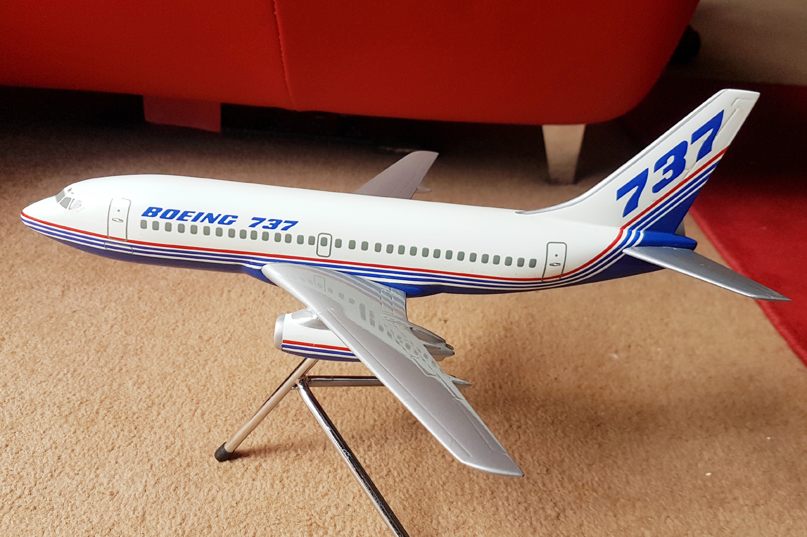 Space Models 1/100 Boeing 737-200