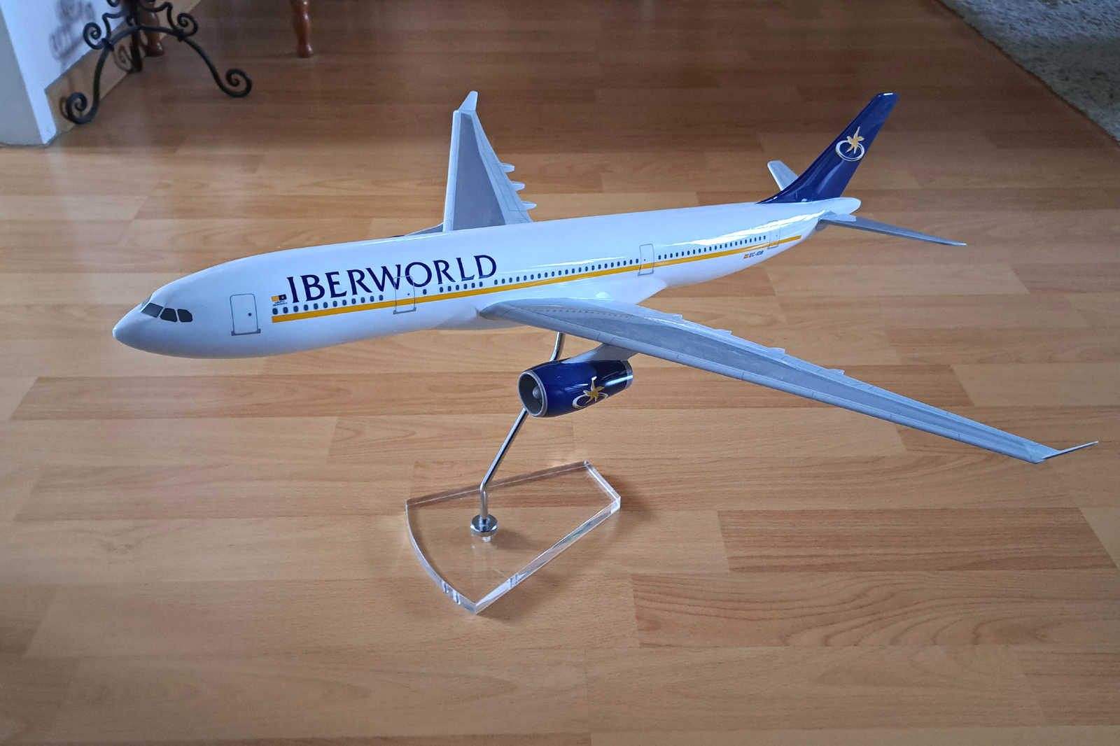 Graphideco 1/100 Iberworld Airbus A330 model for sale