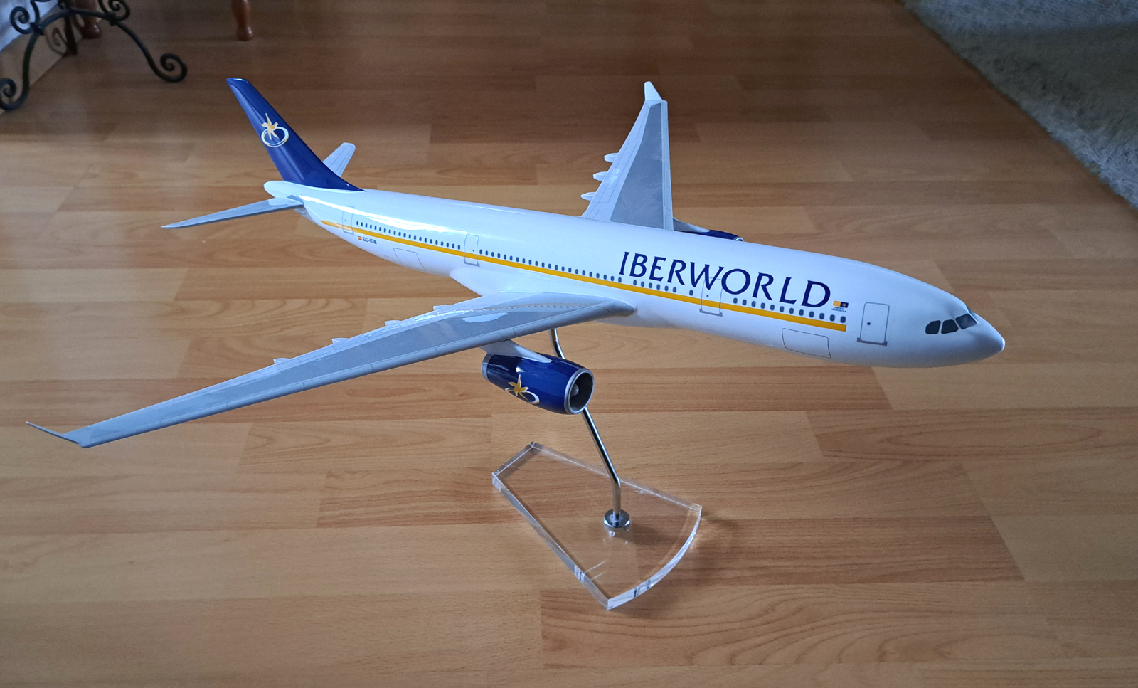 Graphideco 1/100 Iberworld Airbus A330 model for sale