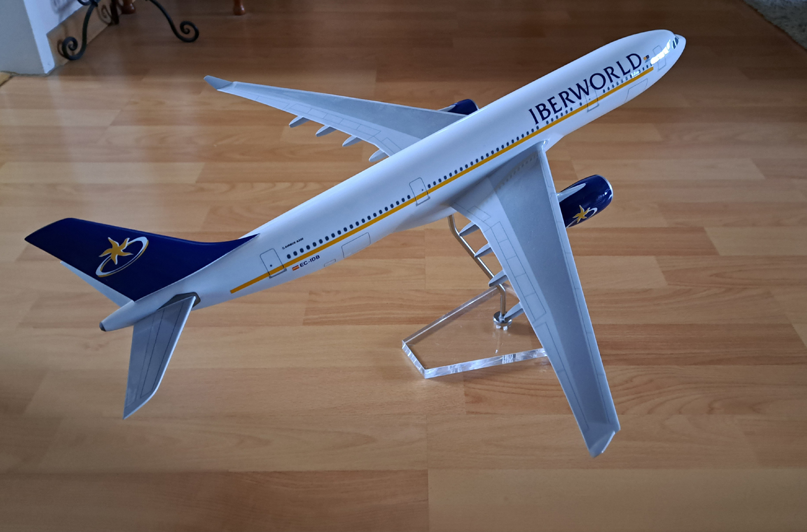 Graphideco 1/100 Iberworld Airbus A330 model for sale