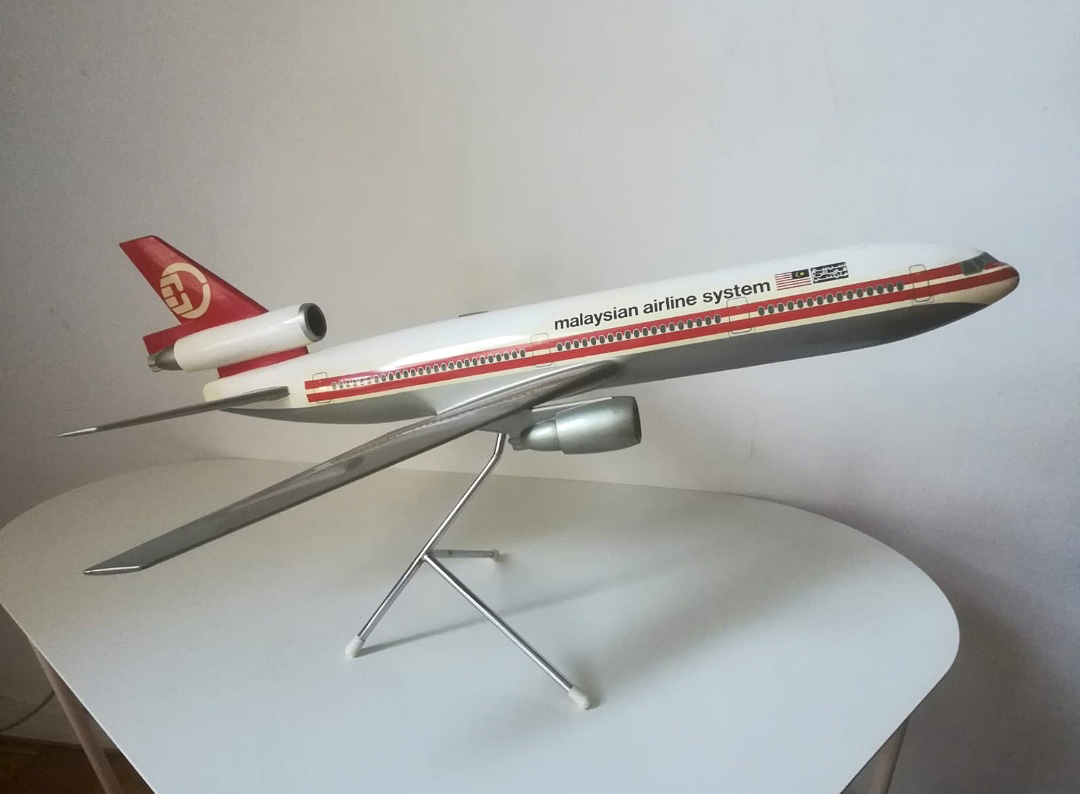 Airline Publication and sales /100 Malaysian Airlines System DC-10-30 model for sale