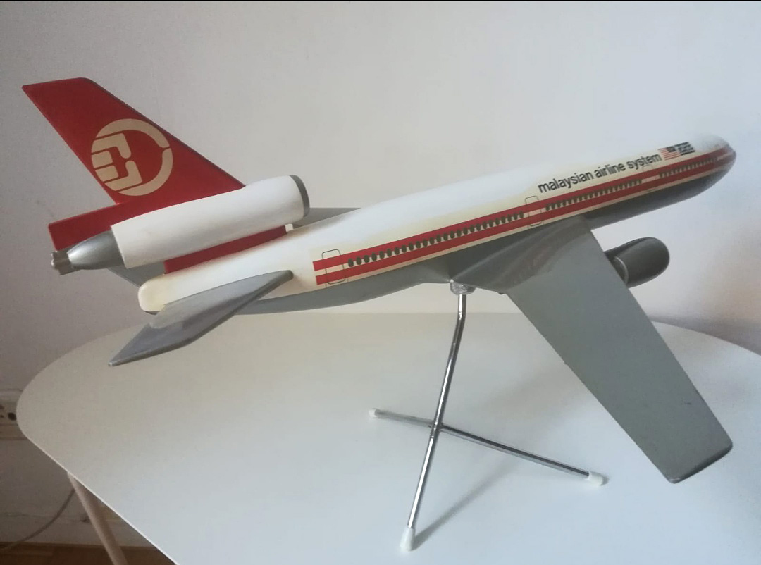 Airline Publication and sales /100 Malaysian Airlines System DC-10-30 model for sale