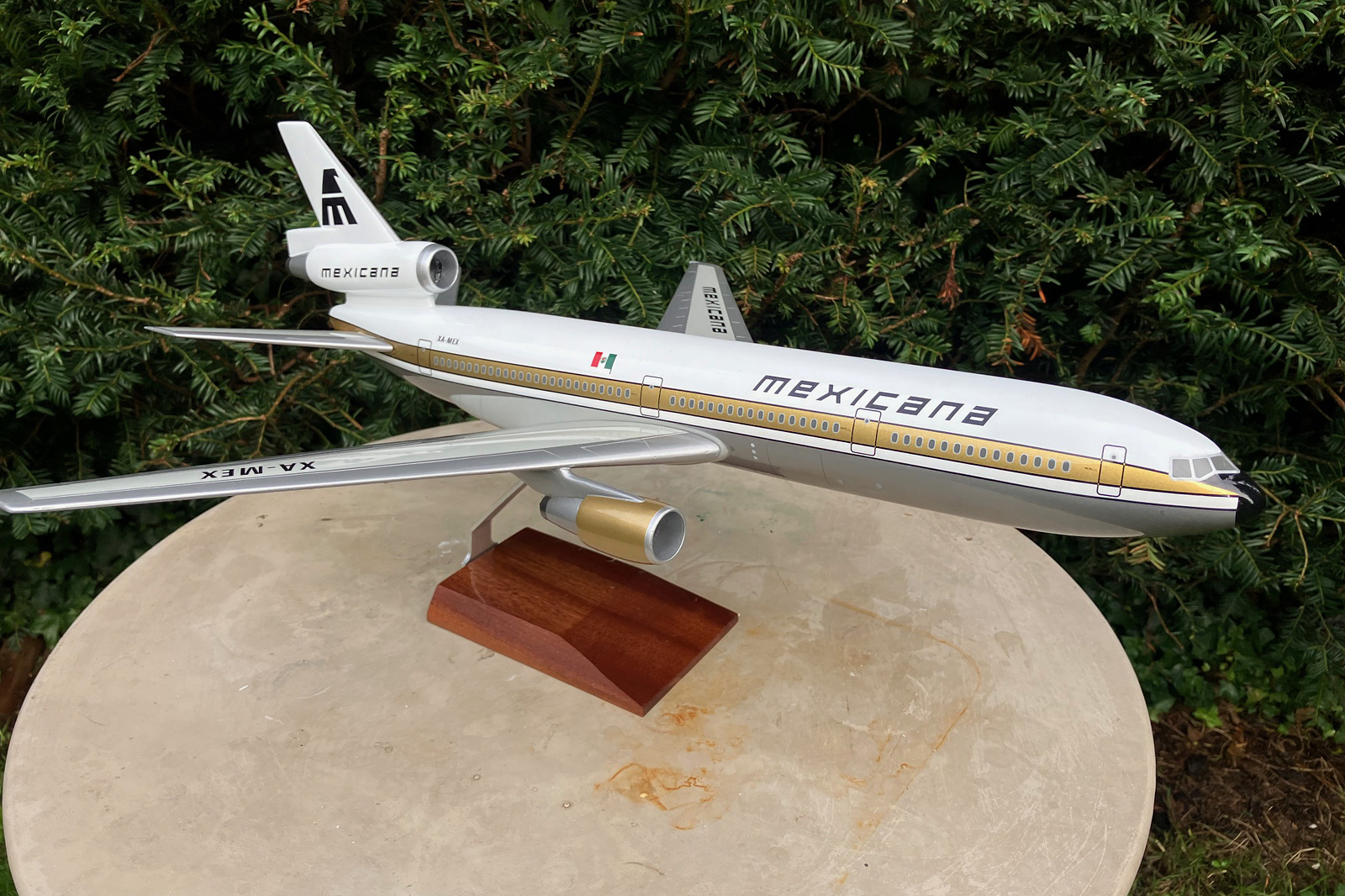 GB Aviation Models 1/100 Mexican DC-10 model for sale