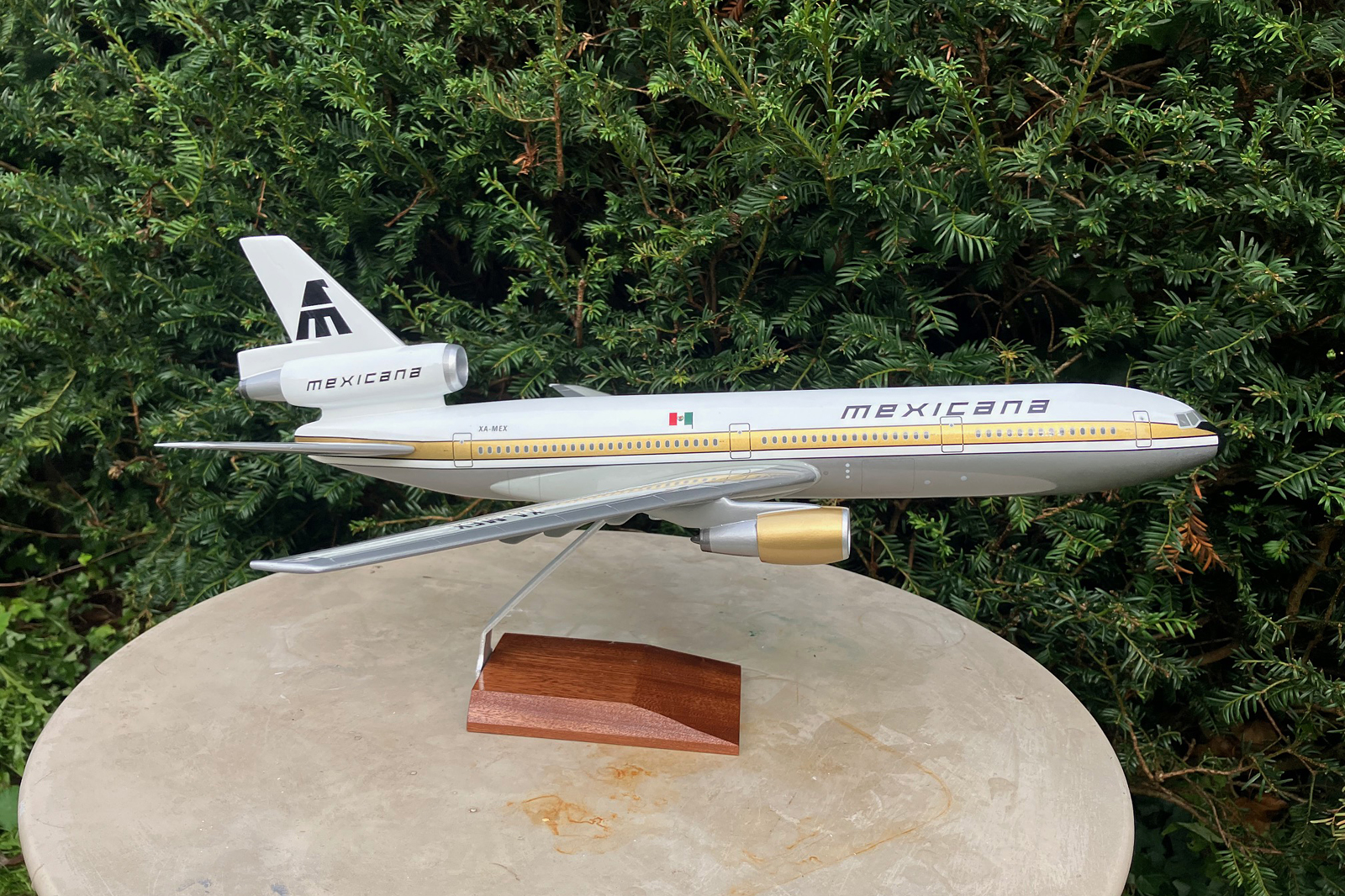 GB Aviation Models 1/100 Mexican DC-10 model for sale