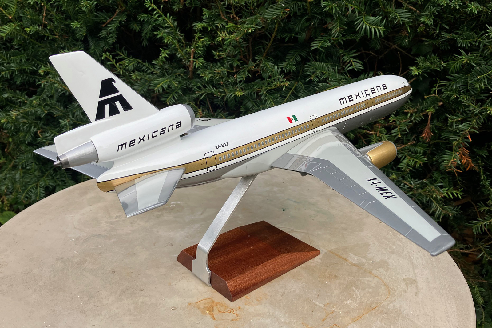 GB Aviation Models 1/100 Mexican DC-10 model for sale