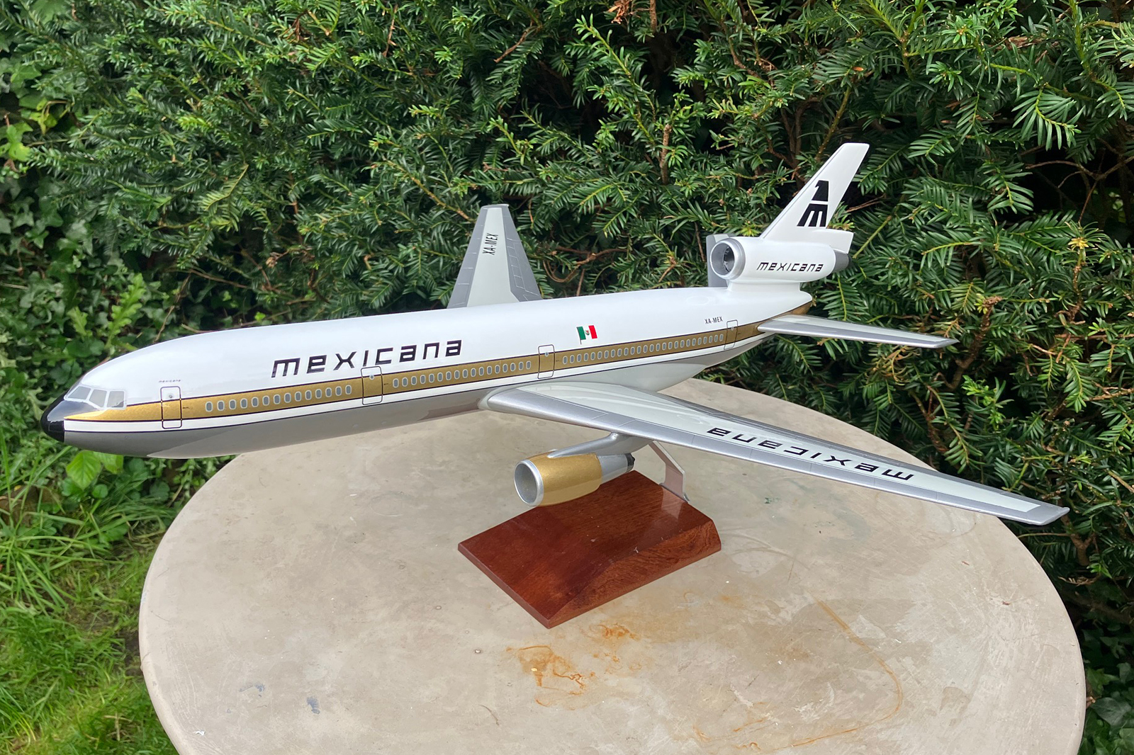 GB Aviation Models 1/100 Mexican DC-10 model for sale