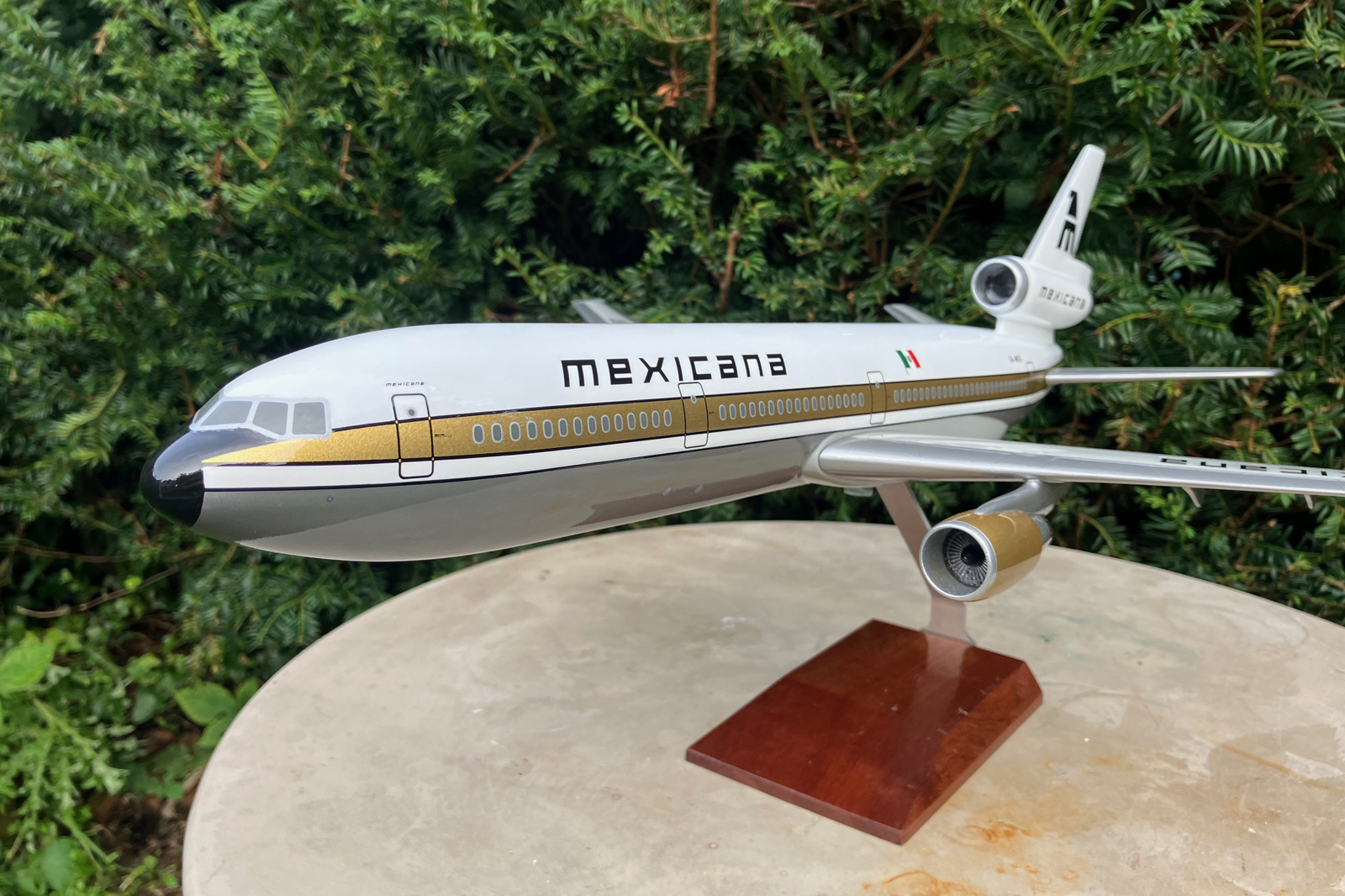 GB Aviation Models 1/100 Mexican DC-10 model for sale