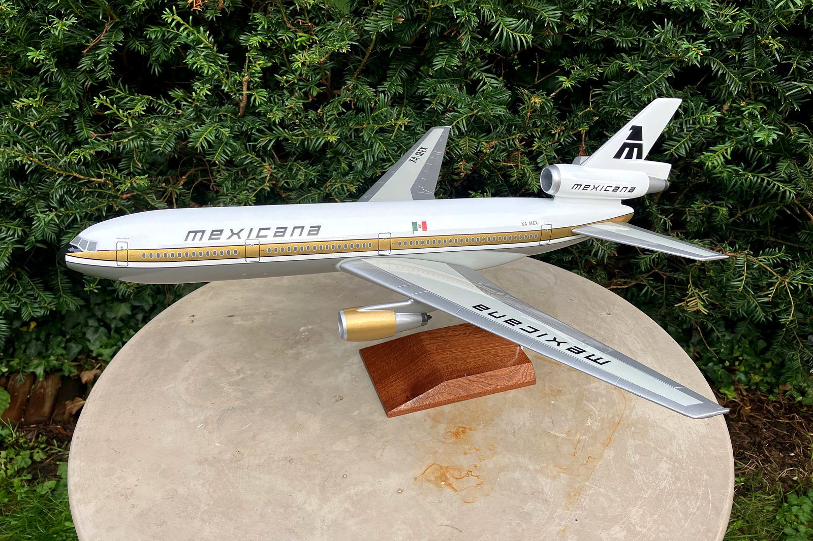 GB Aviation Models 1/100 Mexican DC-10 model for sale