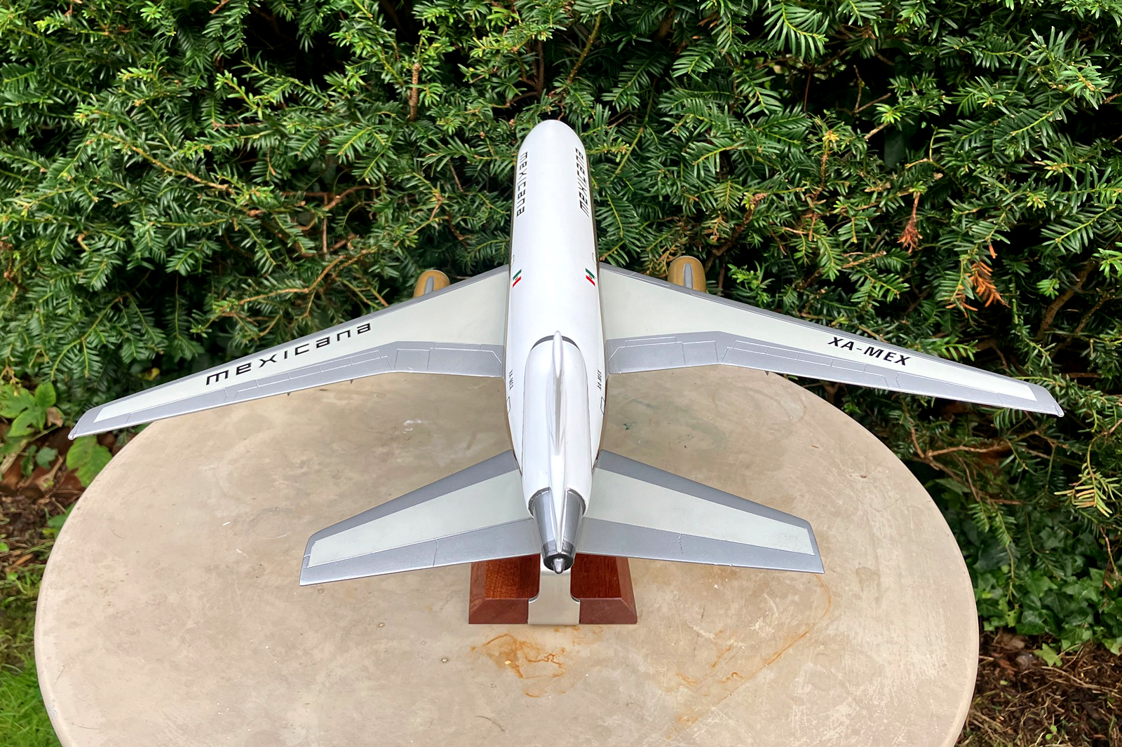 GB Aviation Models 1/100 Mexican DC-10 model for sale