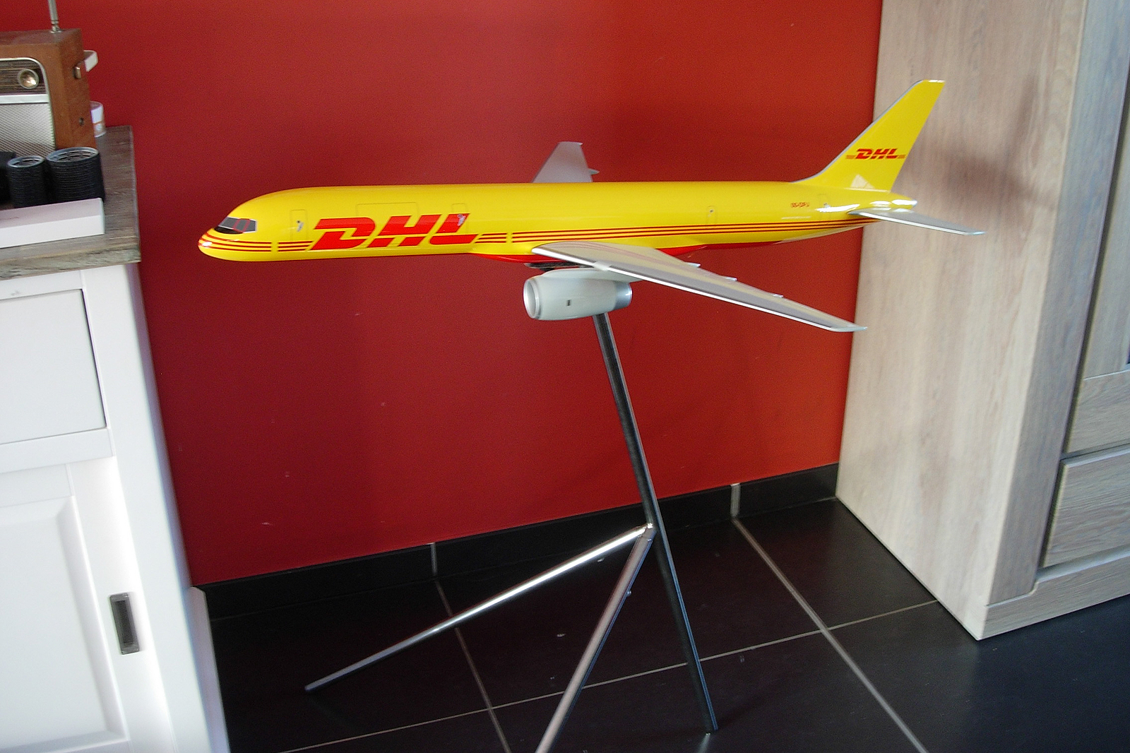 Pacmin 1/50 DHL Boeing 757-200 model for sale