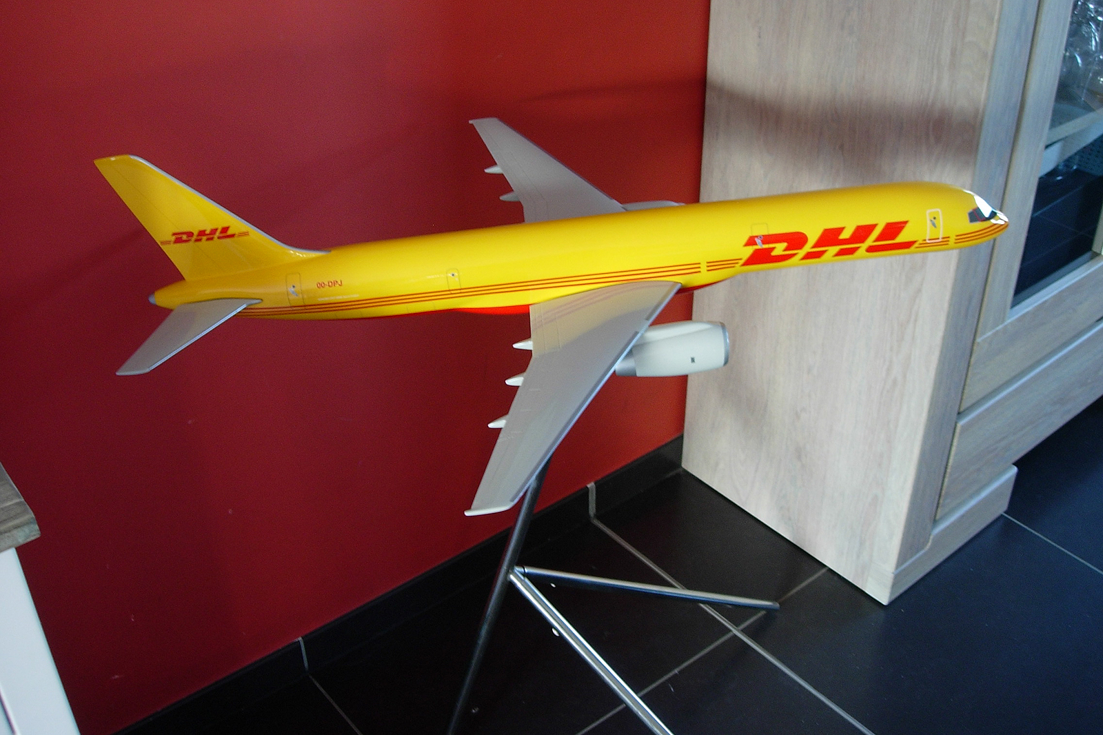 Pacmin 1/50 DHL Boeing 757-200 model for sale