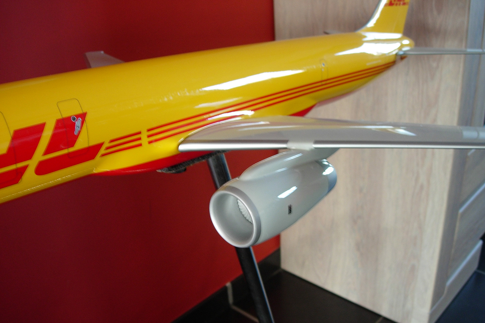 Pacmin 1/50 DHL Boeing 757-200 model for sale