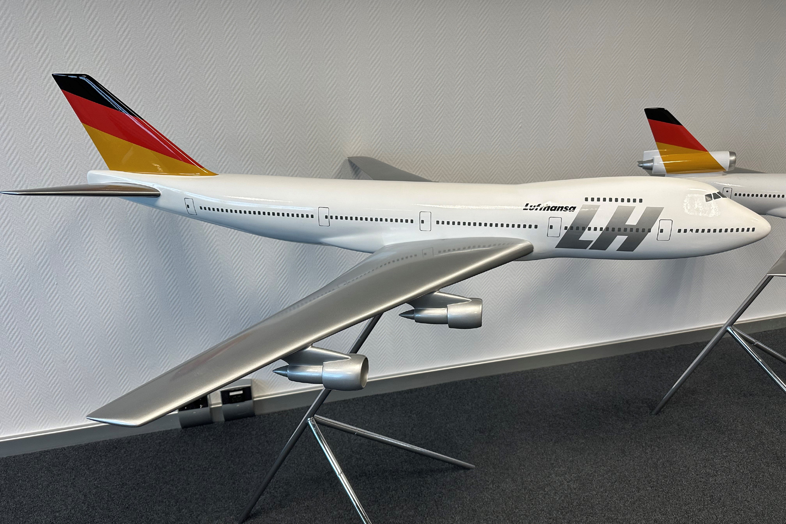 1/50 Lufthansa fantasy livery Boeing 747-200 & DC-10-30 models for sale