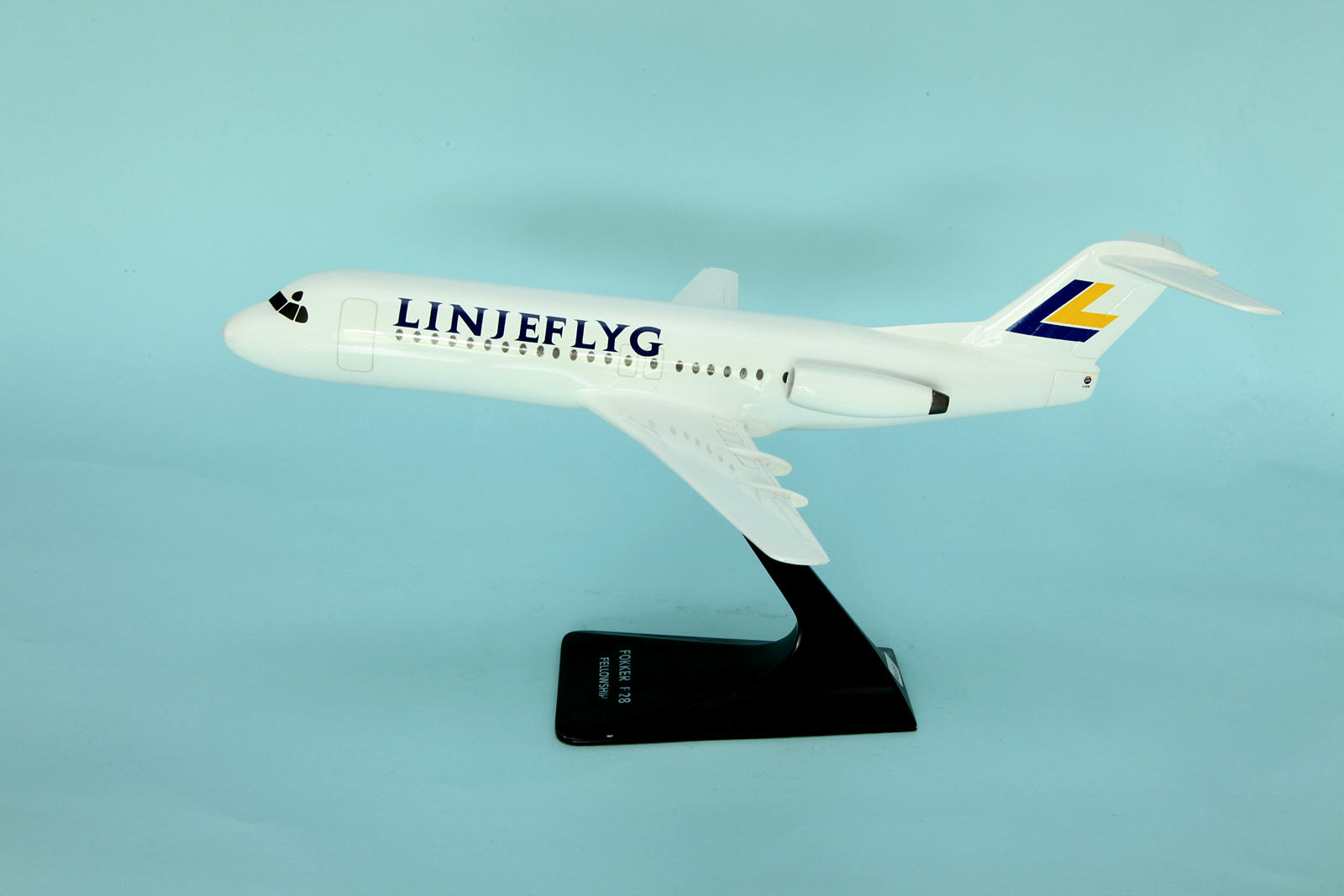 IMC Modelworks 1/72 Lynjeflyg Fokker F-28-4000 model for sale