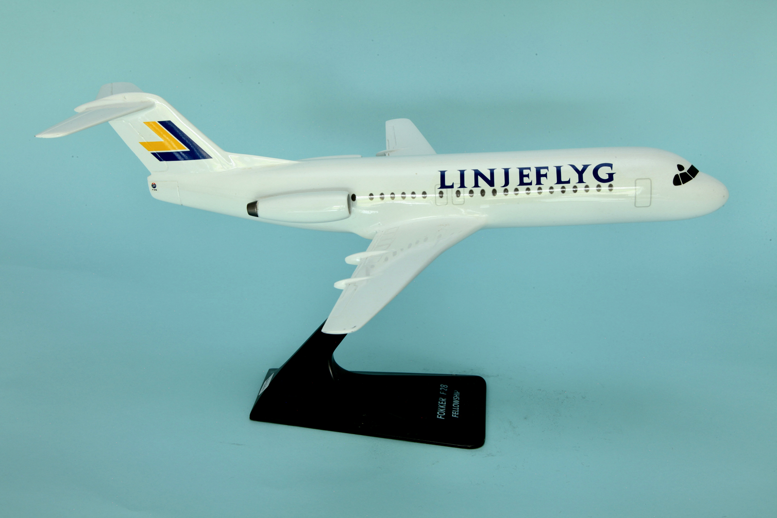 IMC Modelworks 1/72 Lynjeflyg Fokker F-28-4000 model for sale