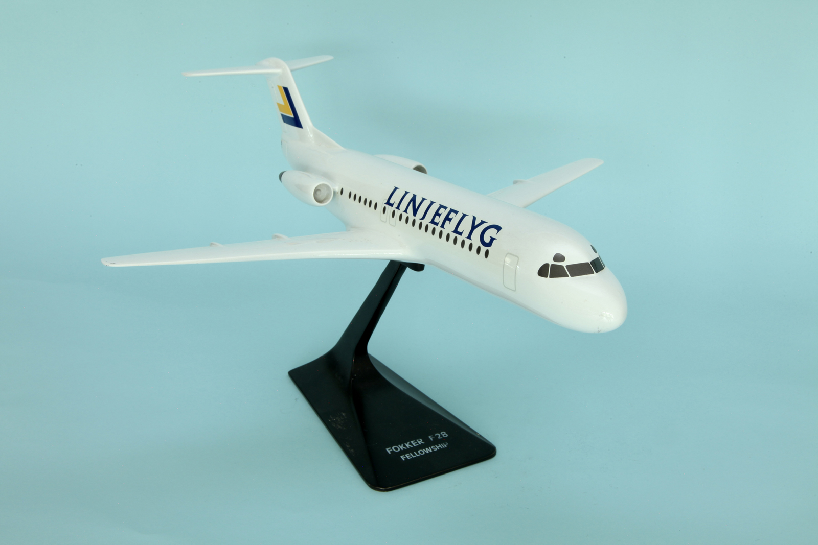 IMC Modelworks 1/72 Lynjeflyg Fokker F-28-4000 model for sale