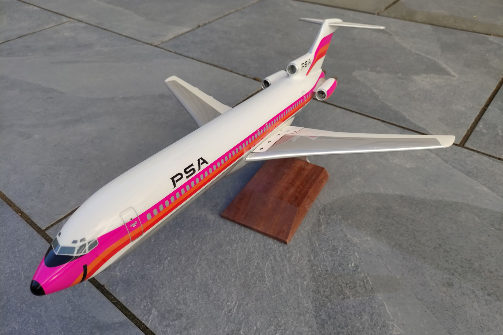 West Coast Aviation Models 1/72 PSA Boeing 727-200 model for sale