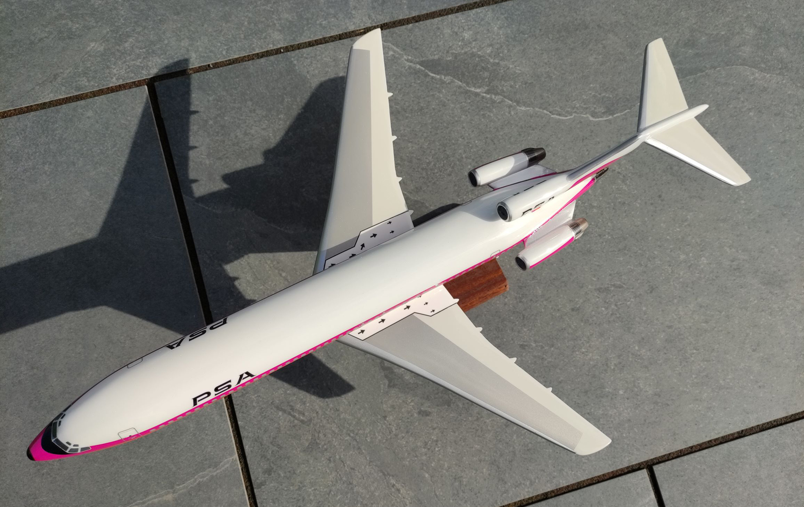 West Coast Aviation Models 1/72 PSA Boeing 727-200 model for sale