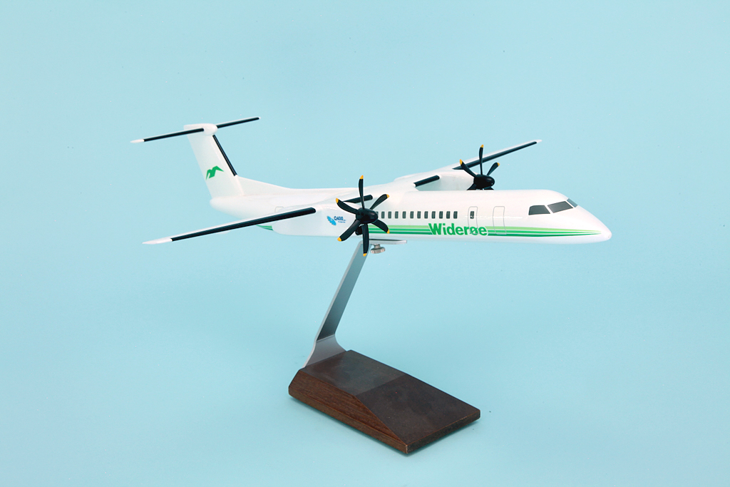 1/72 Widere Bombardier Dash 8 Q400 model for sale