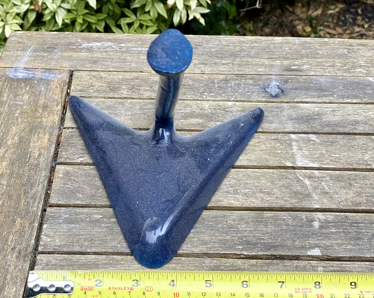 Reproduction BOAC Arrow Head stand in Westway / Peter Nelson