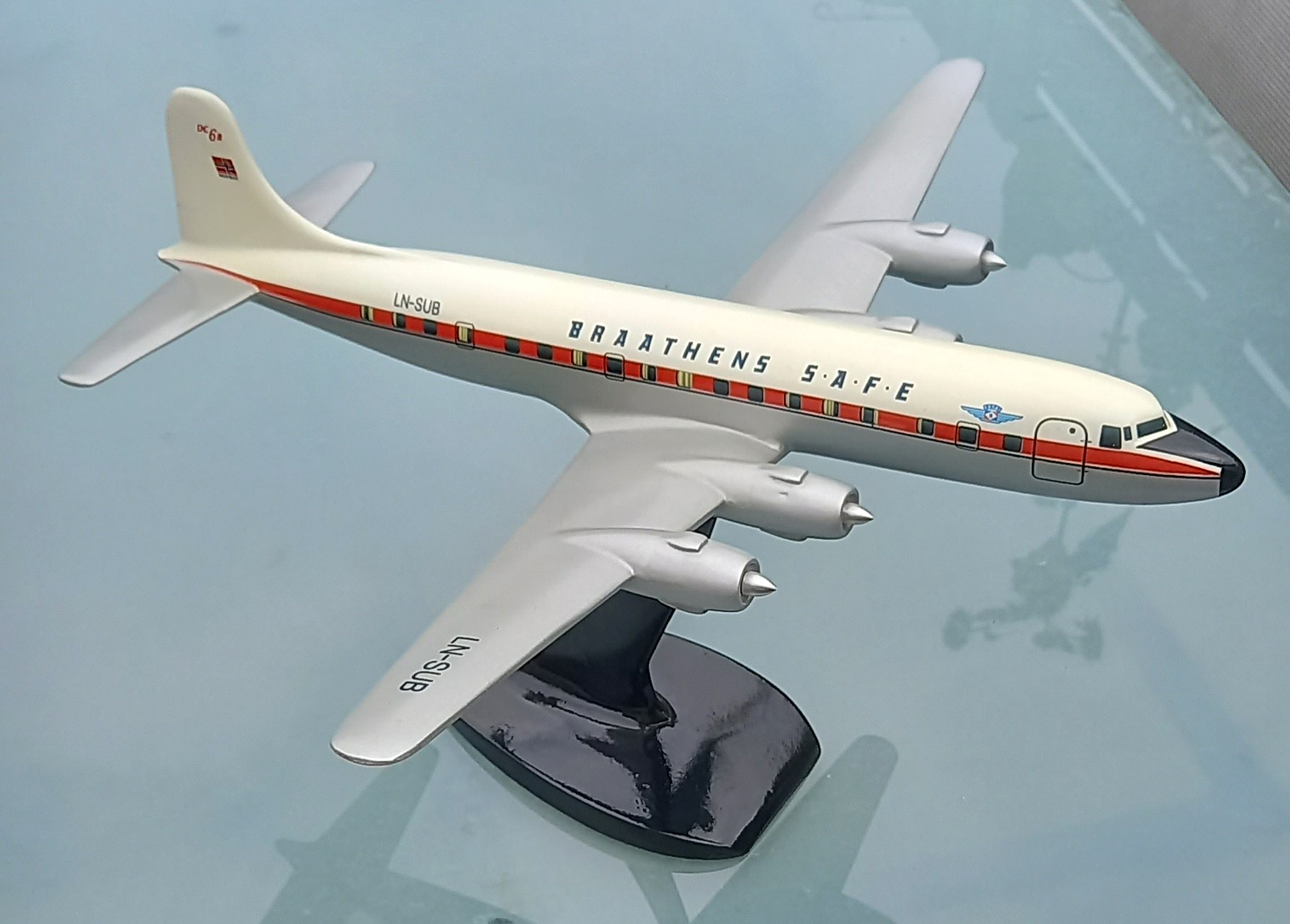 Metal 1/72 Braathens SAFE Douglas DC-6B model for sale