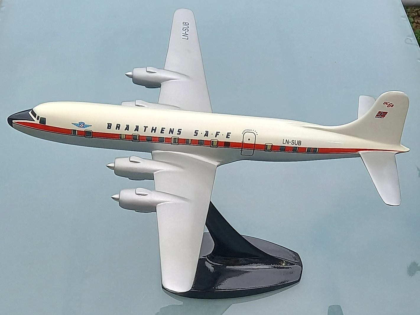 Metal 1/72 Braathens SAFE Douglas DC-6B model for sale