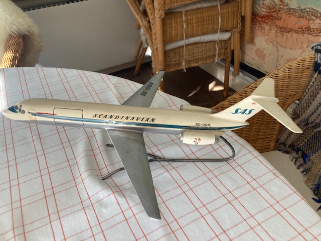 Fermo 1/100 SAS Douglas DC-9-33F Freightlinermodel for sale