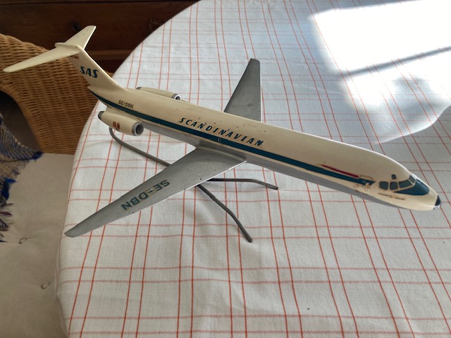 Fermo 1/100 SAS Douglas DC-9-33F Freightlinermodel for sale