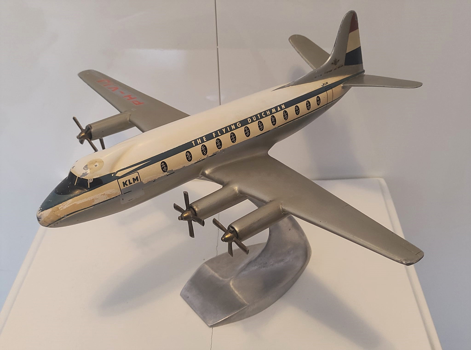 Raise up 1/100 KLM Vickers Viscount 700 model for sale