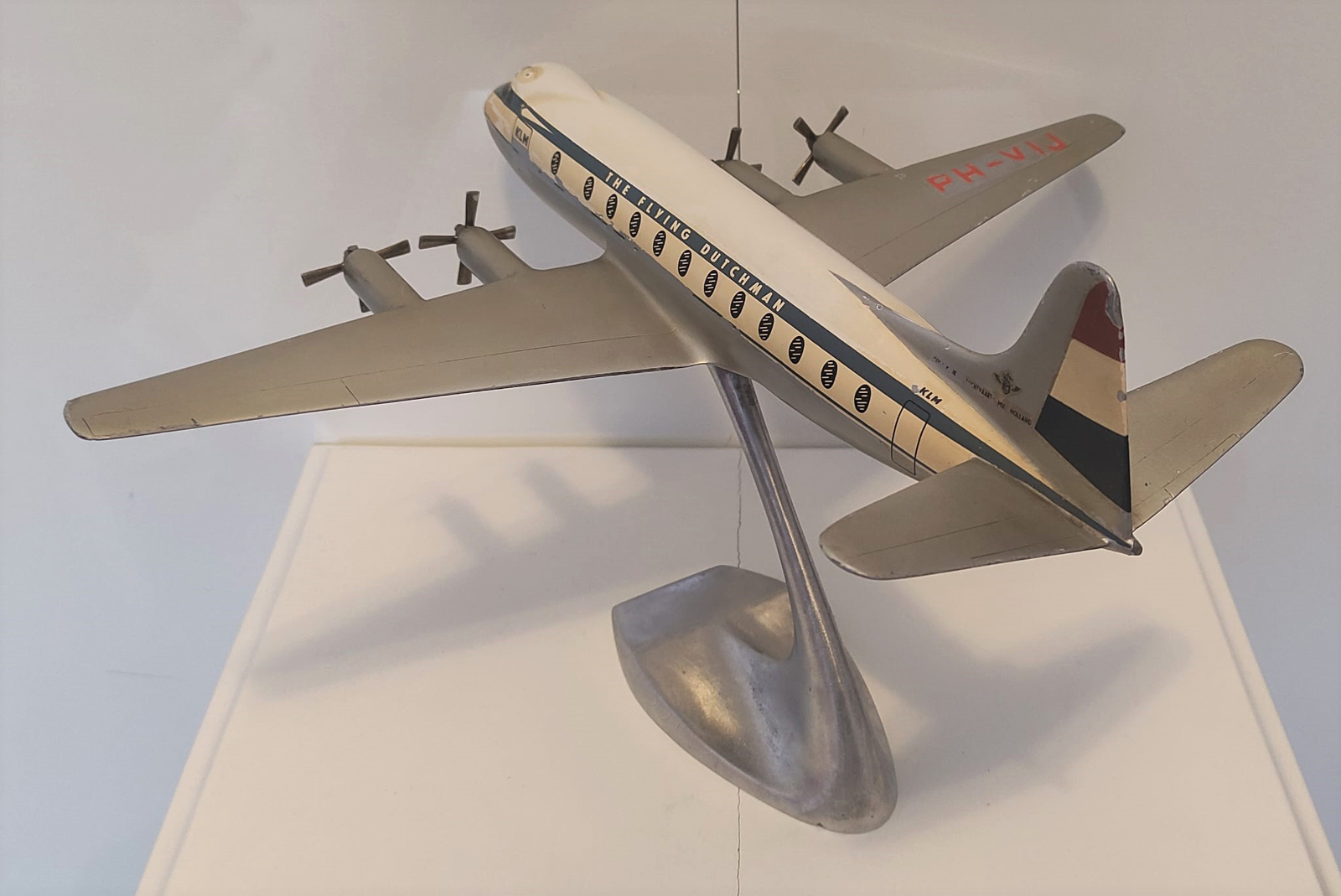 Raise up 1/100 KLM Vickers Viscount 700 model for sale