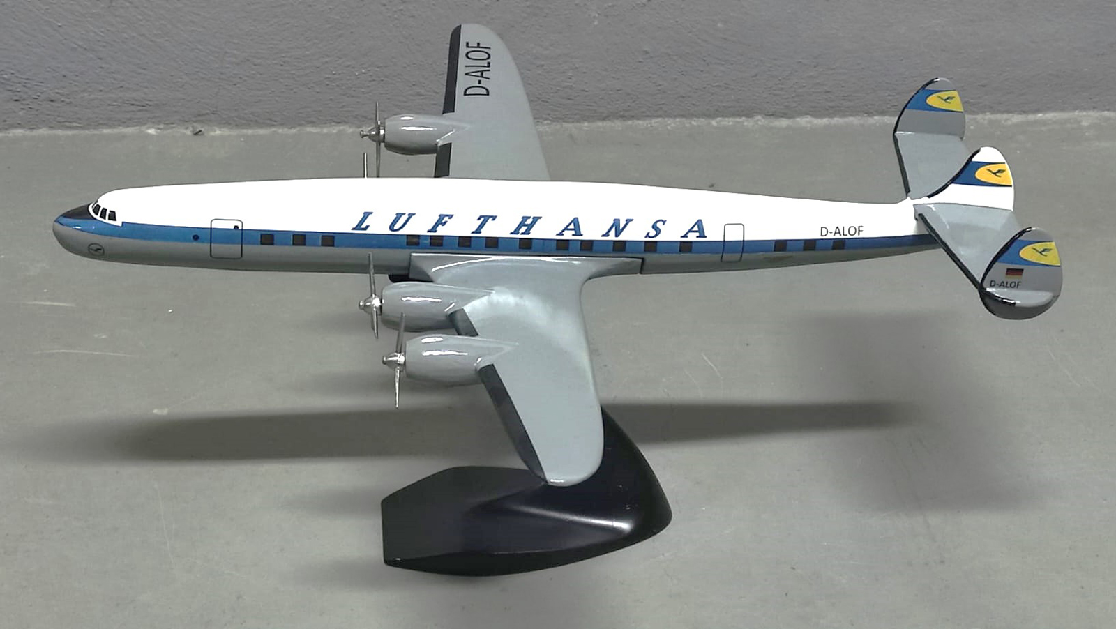 Schaarschmidt 1/100 Lufthansa Lockheed L-1049 Super Constellation restored model for sale